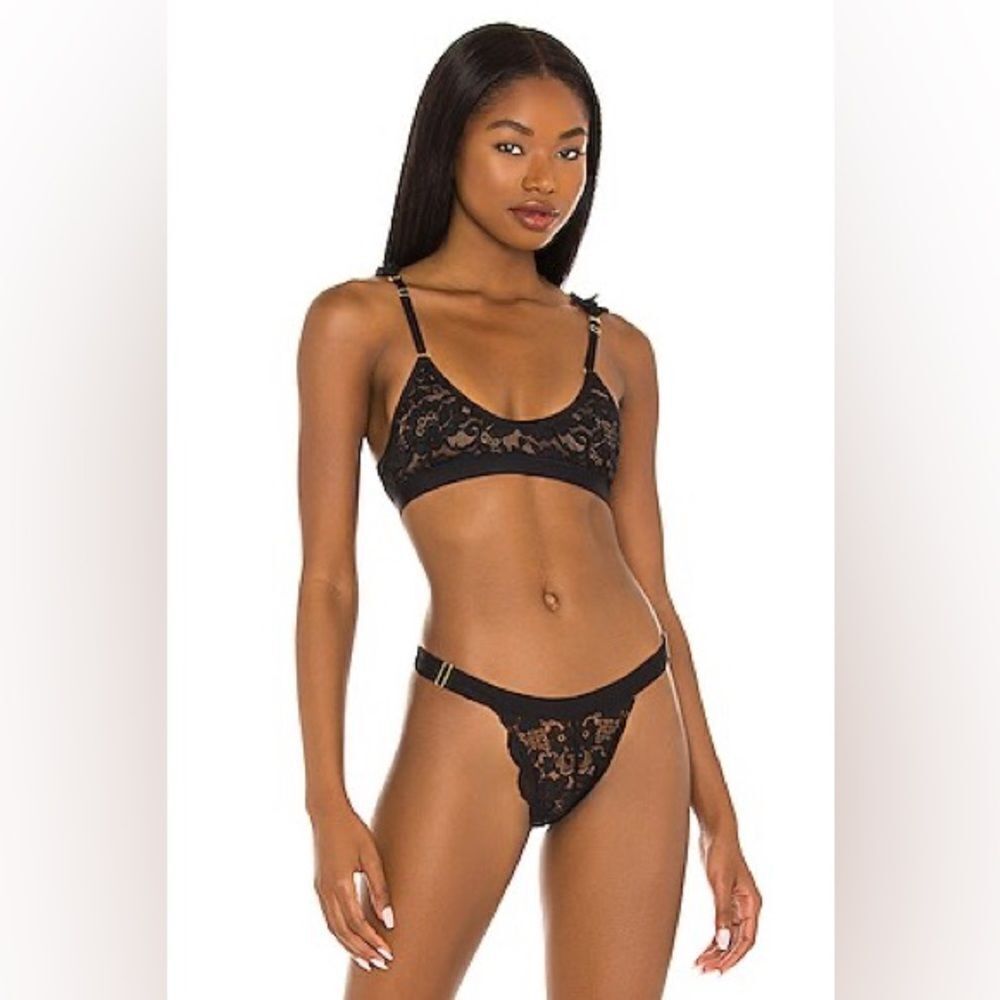We are hah Guard Her Bra in Noir